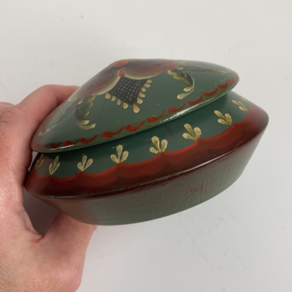 Folk art hand painted floral marked H. Stiles trinket box jewelry box. - Picture 9 of 12